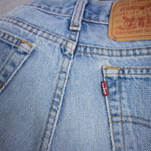 Levi's 550 Relaxed Fit Vintage Thrashed Denim Jeans 34x30 - Picture 6 of 8